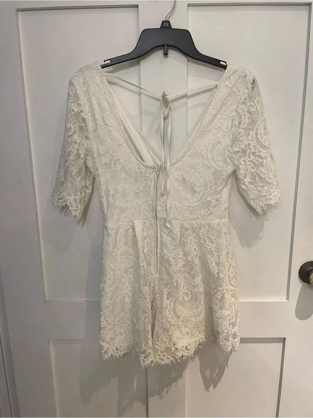 Trixxi Women’s white eyelash lace romper Size Medium